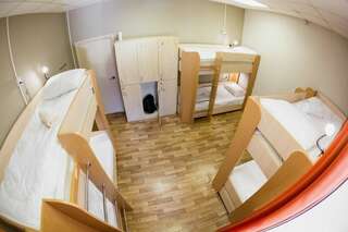 Хостел Z Hostel Иркутск Кровать в общем женском 6-местном номере-1
