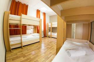 Хостел Z Hostel Иркутск Кровать в общем женском 6-местном номере-3