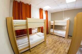 Хостел Z Hostel Иркутск Кровать в общем женском 6-местном номере -5