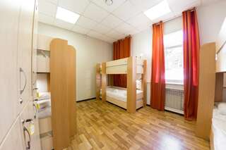 Хостел Z Hostel Иркутск Кровать в общем женском 6-местном номере -6